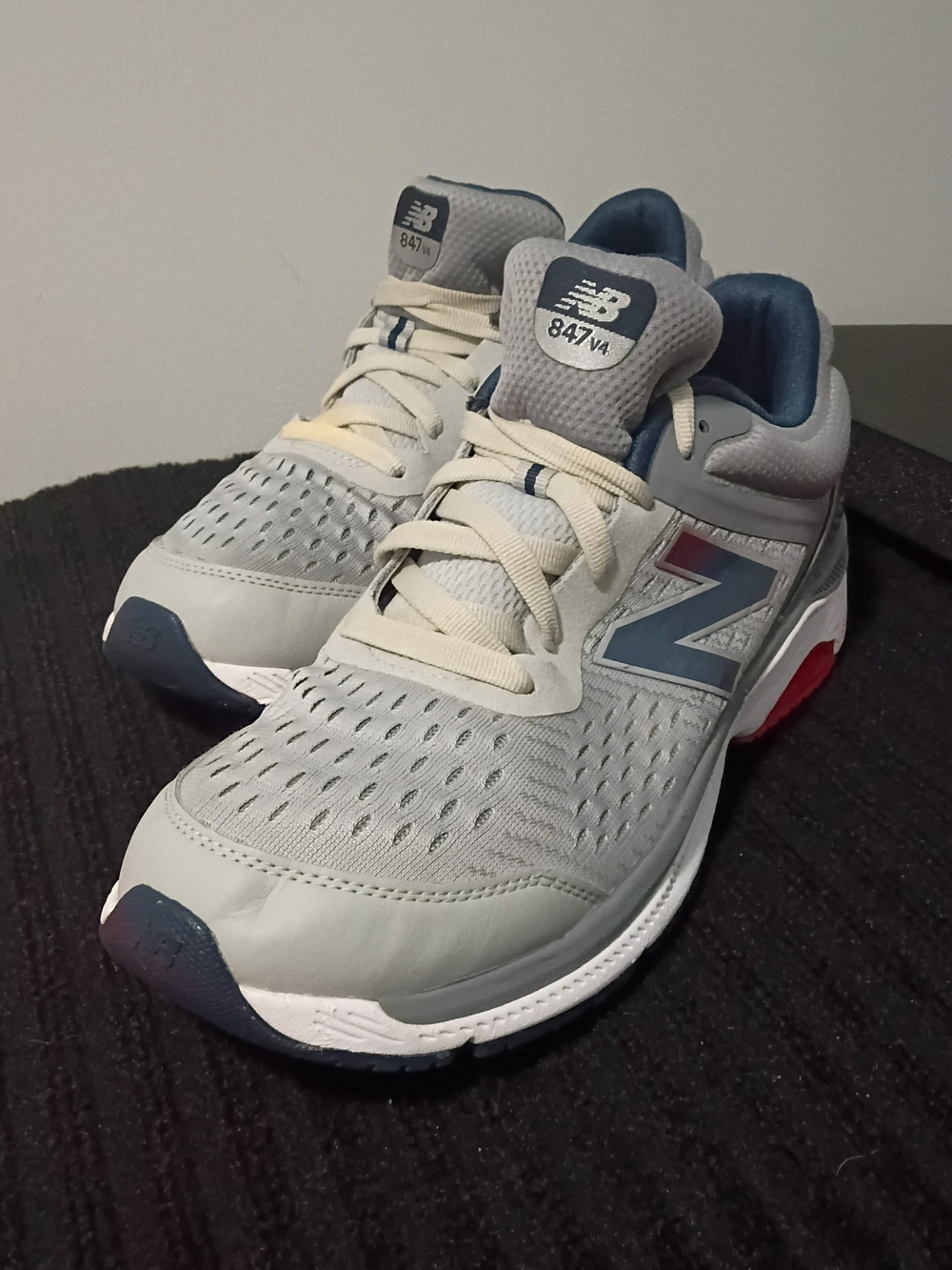 New Balance Men’s 847v4 Gray Performance Running Shoes Sz 11 - Picture 3 of 5